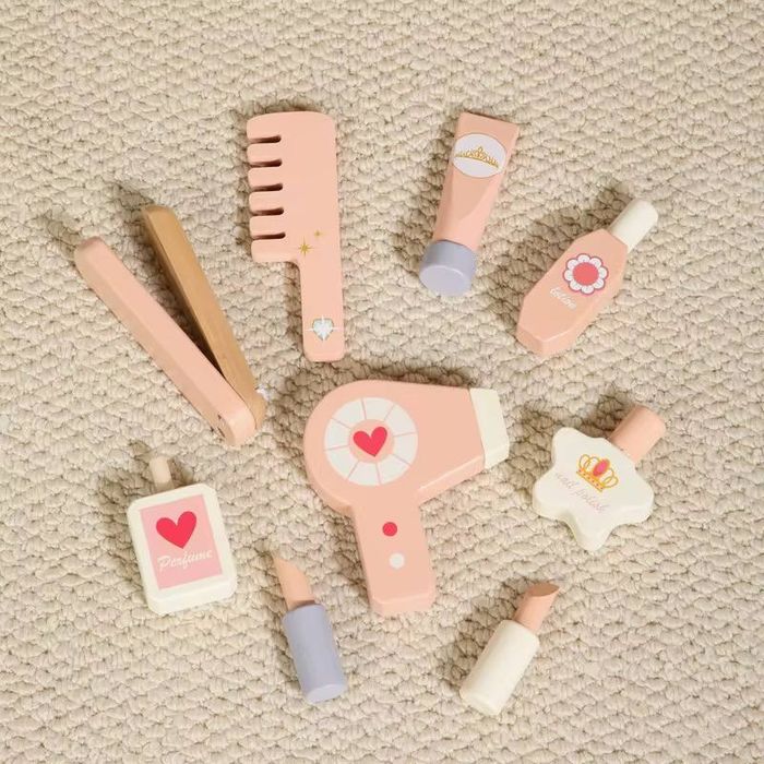 Трюмо и игрушки из качественного дерева для девочек!