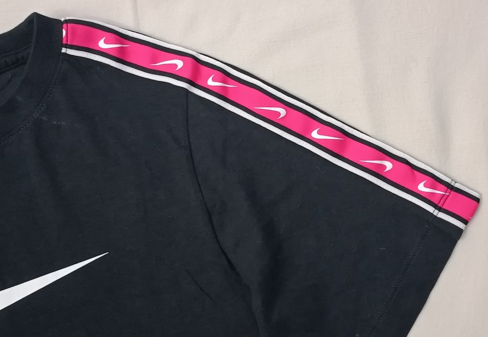 Nike Sportswear Repeat Tee оригинална тениска ръст 158-170см Найк памук спорт фланелка