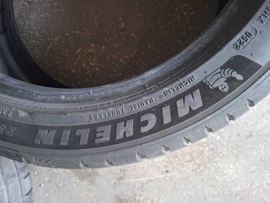 Anvelope vara 235.45.18 MICHELIN dot 0522