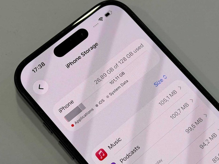 Apple iPhone 16 128GB- 94% Battery Health