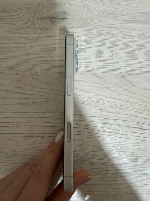 Продам iphone 16 128gb