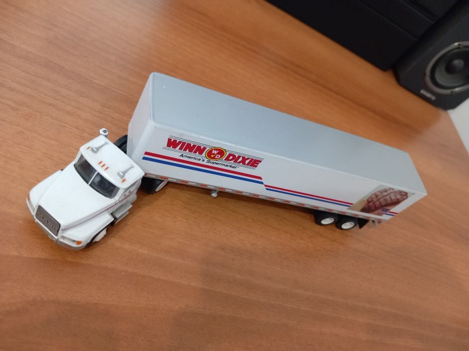 Детско камионче MACK