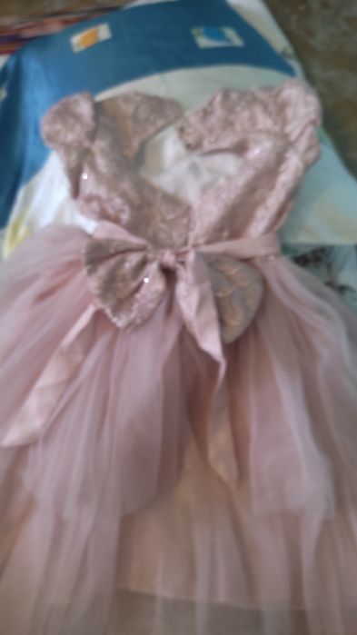 Продам платья на девочку