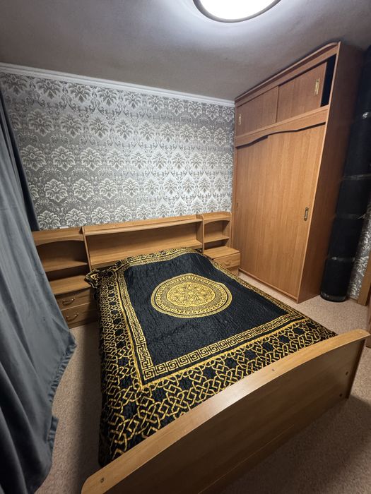 Продается спальный гарнитур