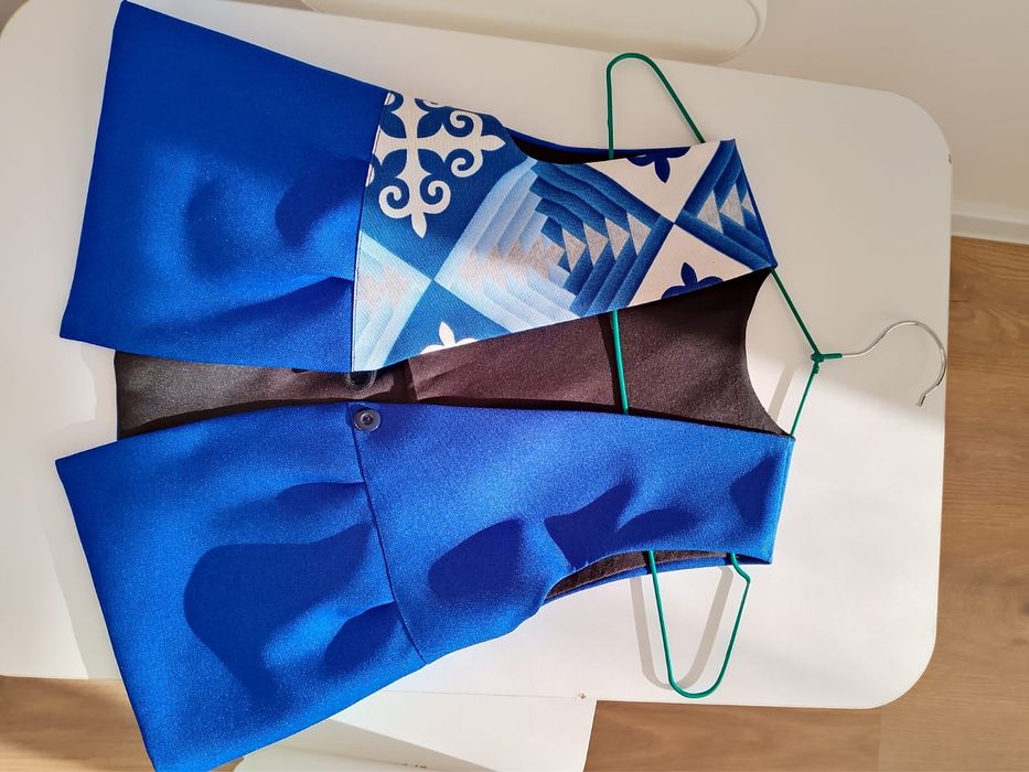 Продам детские жилетки