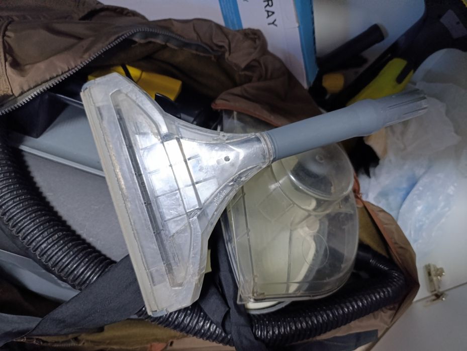 продам моющий пылесос Керхер