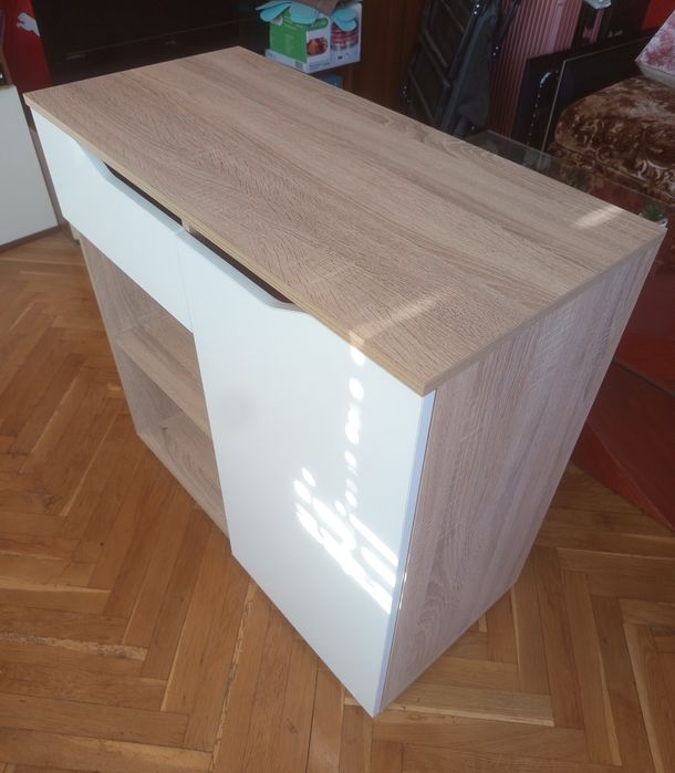 Скрин Шкаф за дома