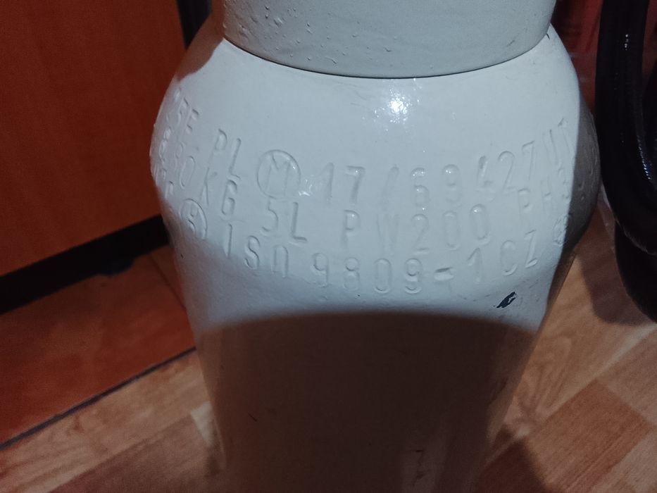 Vând butelie de 5L și regulator pentru Oxigen medical