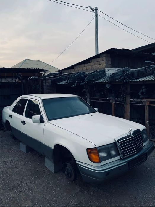 Запчасти на Мерседес 190,124