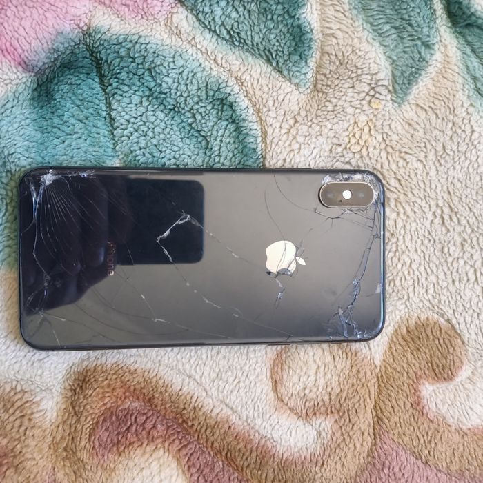 Продам iPhone xs max