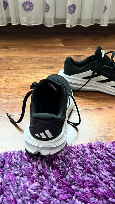 Кроссовки Адидас