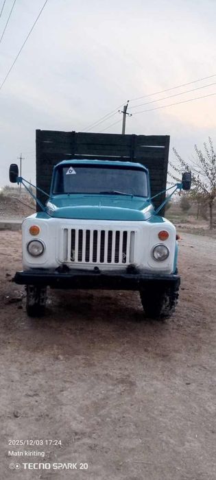 Gaz 53 Avto maktabdi mashinasi yuk ortilmagan siviji turibdi