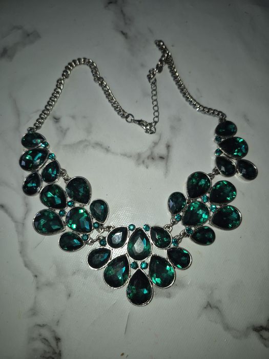 Продам ожерелье почти новое