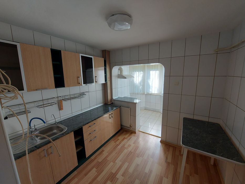 Inchiriez apartament