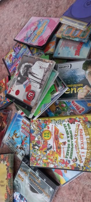 Продам видеоплейер с дисками