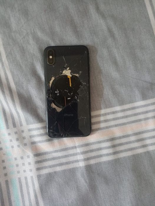 Продам iPhone X.
