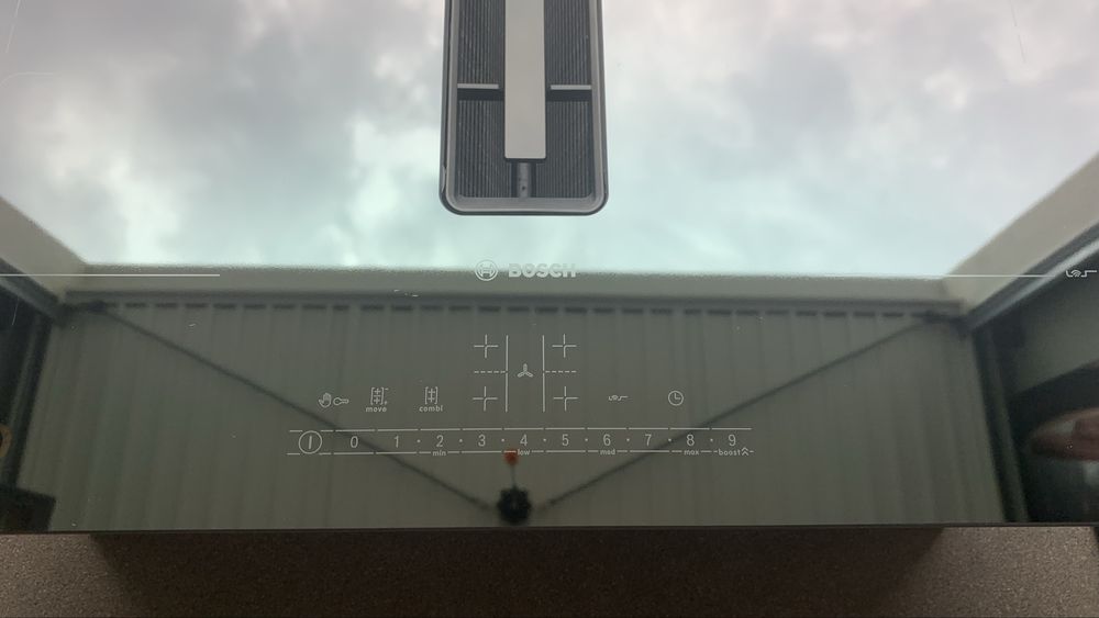Plită Bosch cu hotă inclusă