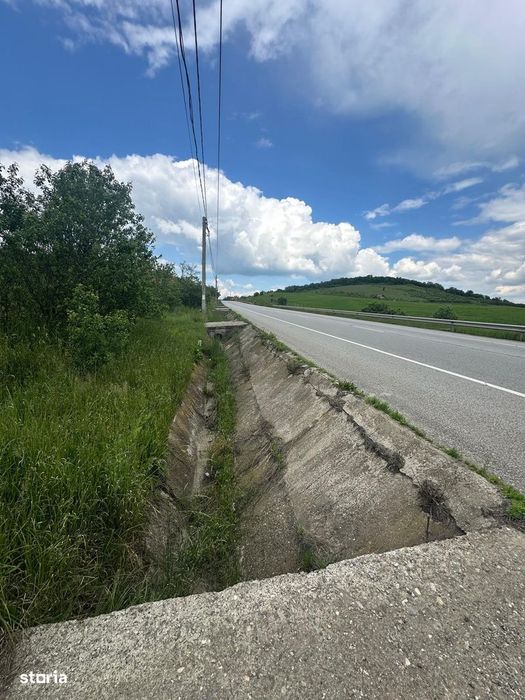Teren intravilan 4.200 mp | Bunesti, jud. Cluj | Front 40 m la drum e