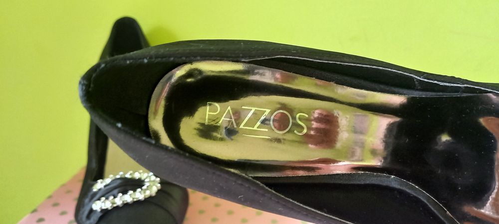 Нови официални обувки с висок ток