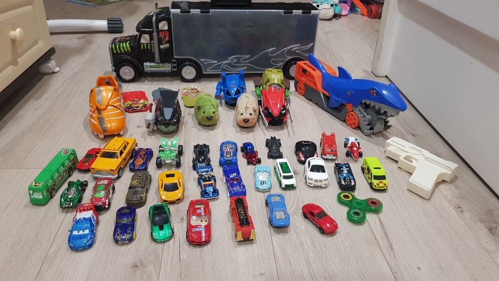 Продам детские игрушки для мальчиков и девочек
