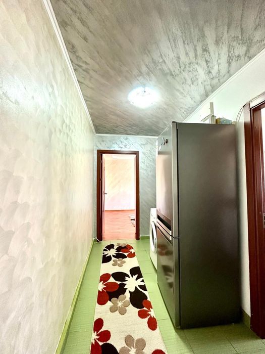 Apartament 3 camere , etaj 1, zona Teilor