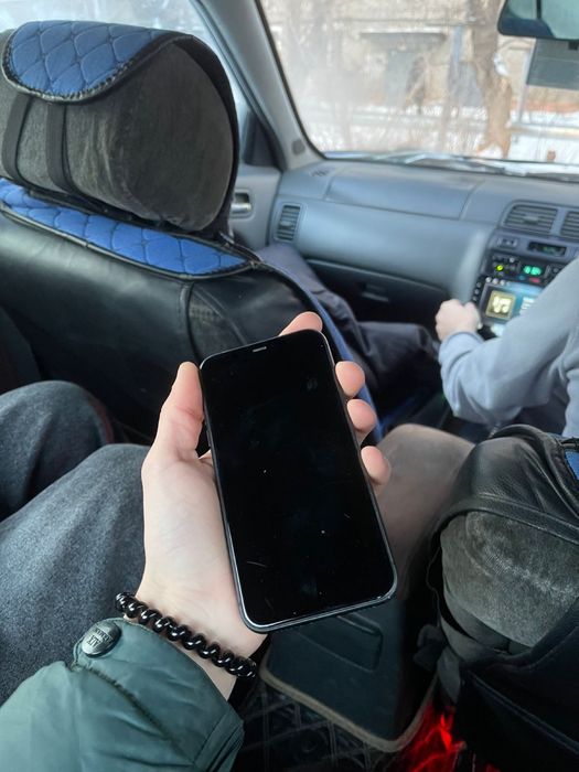 Продам Айфон 11 не выскрывался