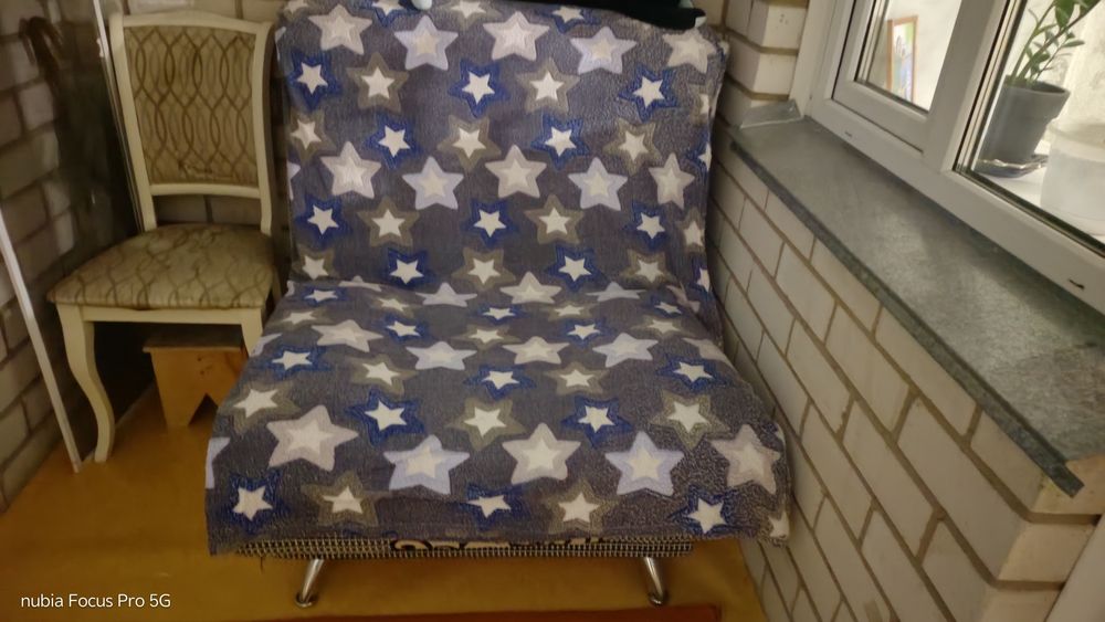 Продам диван кравать.