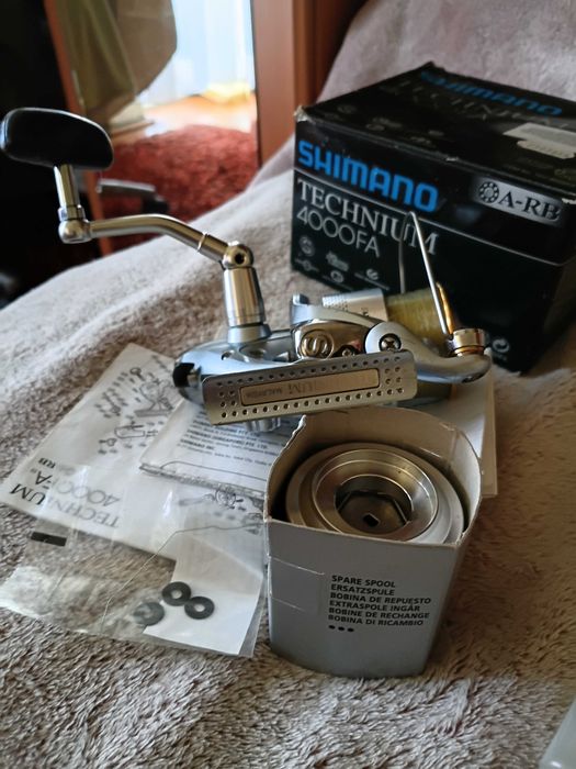 Mulineta Shimano Technium FA4000 cu tambur de rezerva