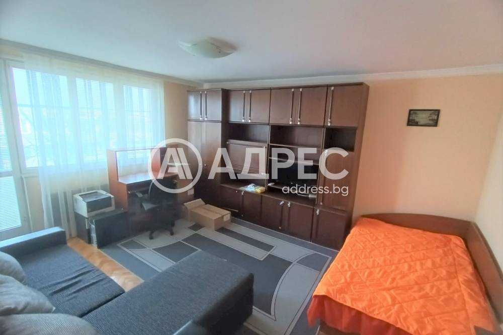 Двустаен среден апартамент в централната част на гр. Разград!