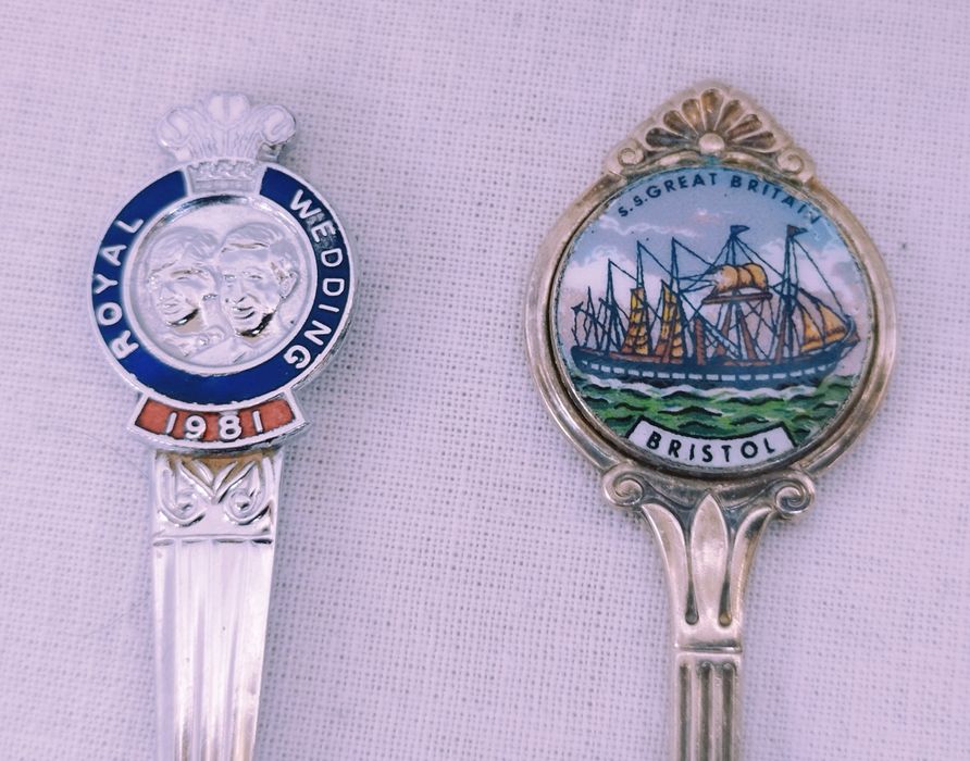 Pachet 5 lingurițe placate cu argint, suveniruri pentru colecționari,