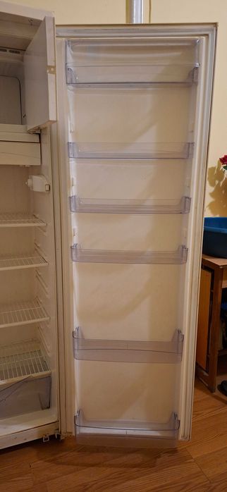 Frigider Arctic cu congelator