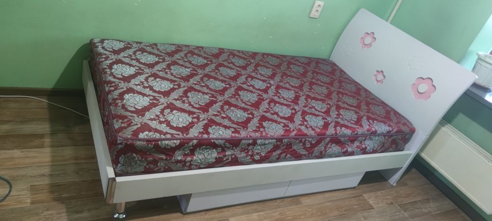 Кровать для девочки 1.5