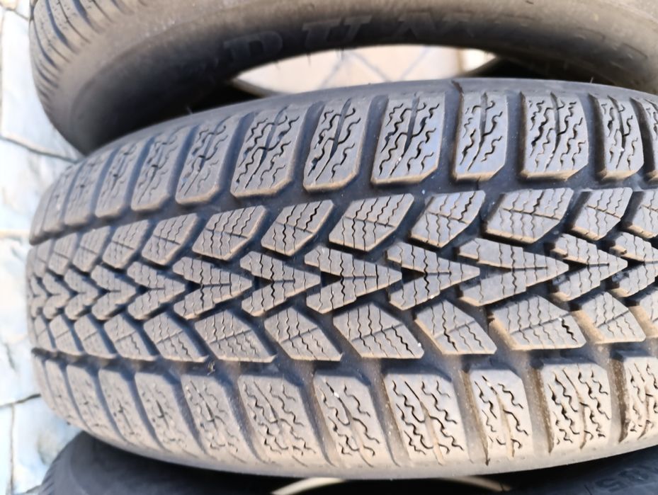 Зимни гуми Dunlop 185/65/15 8мм.