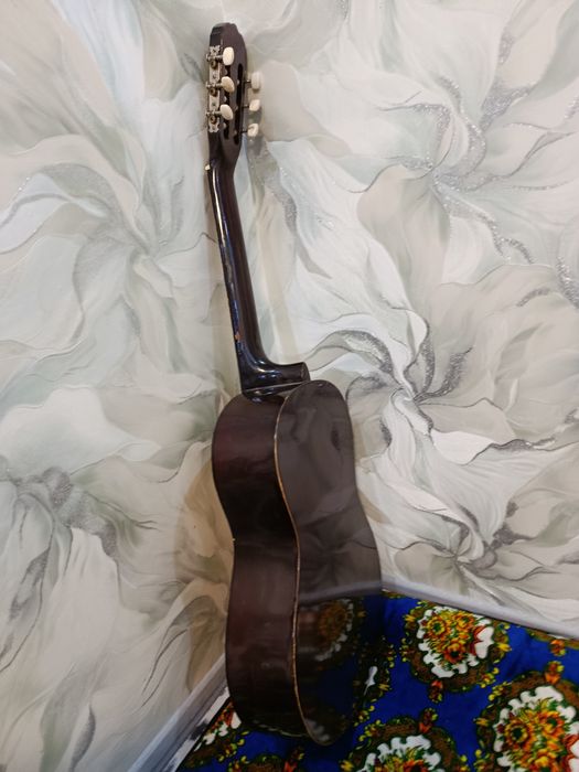 Гитара сотилади холати яхши