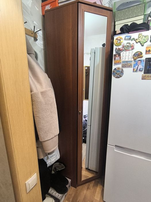 Продается угловой шкаф и шкаф пенал в прихожую