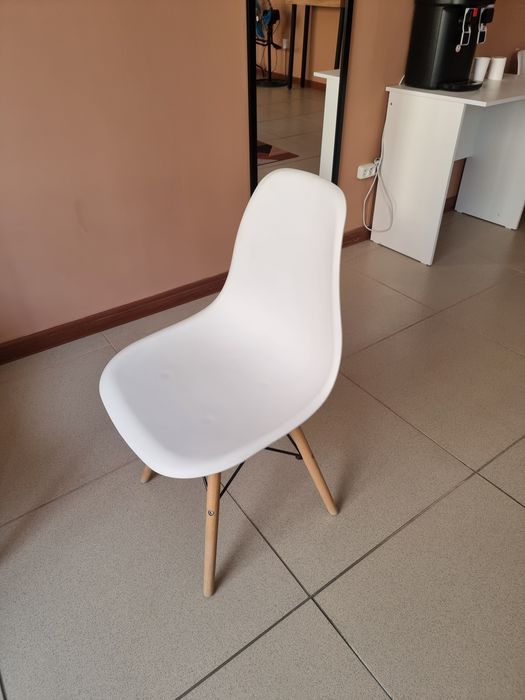 Стулья белые 2 штуки