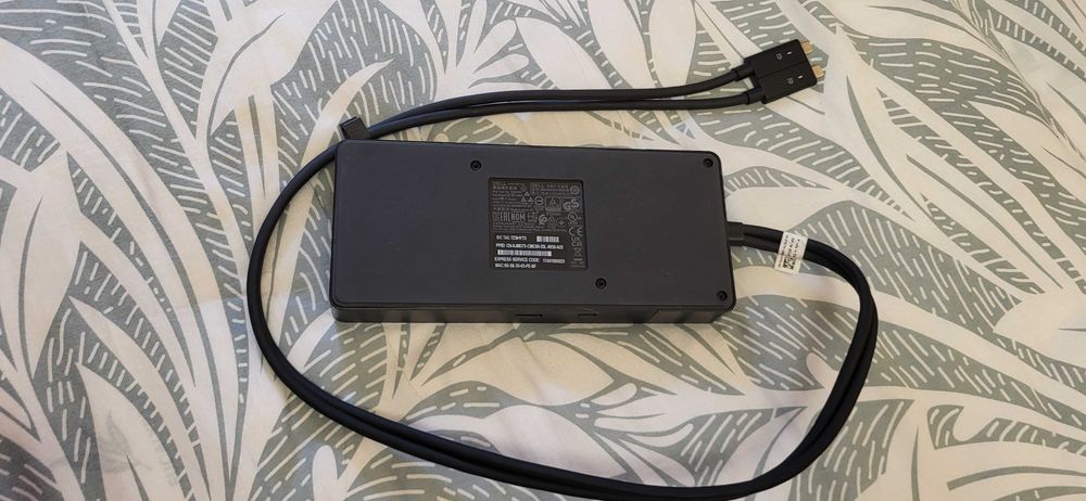 DELL Dock K20A  cu 2 esiri Usb C Fuctional se vinde cum se vede fara alte accesorii