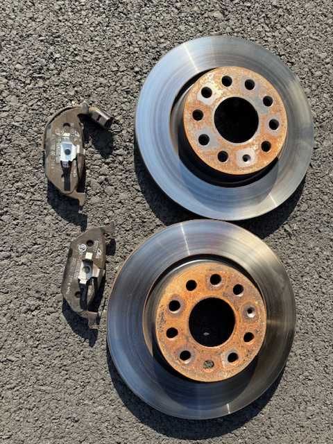 Дискове и накладки за Шкода Октавия 2 2009