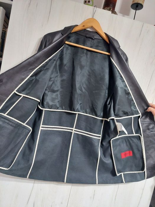 Vând sacou piele H Boss