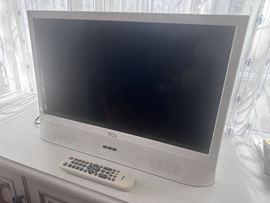 Телевизор белый TCL 24 дюйма