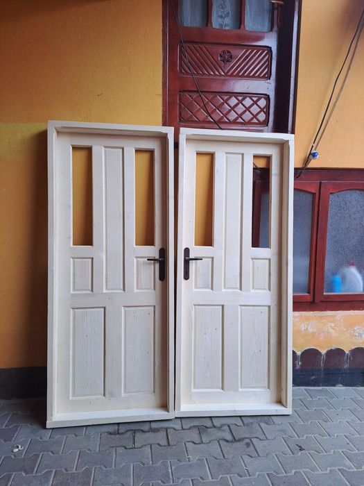 Producător de uși și fereistre din lemn masiv,brad.