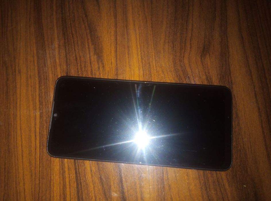 Infinix smart 7 sotiladi karobka dakumint yuq hali yangi telfon