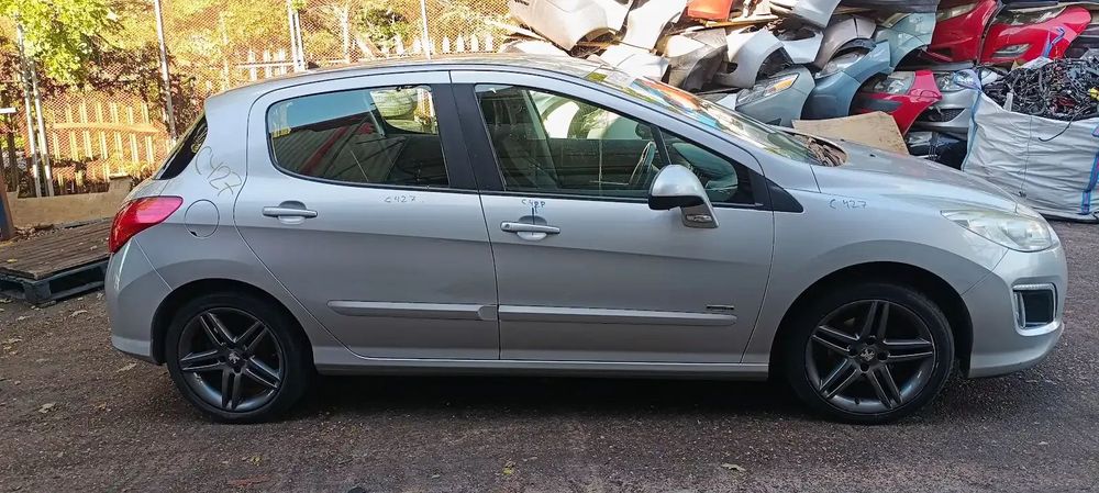 Dezmembrari / Dezmembrez Peugeot 308 1.6 DV6C cutie viteze manuală cod culoare EZR - VOPSEA GRI ALUMINIU