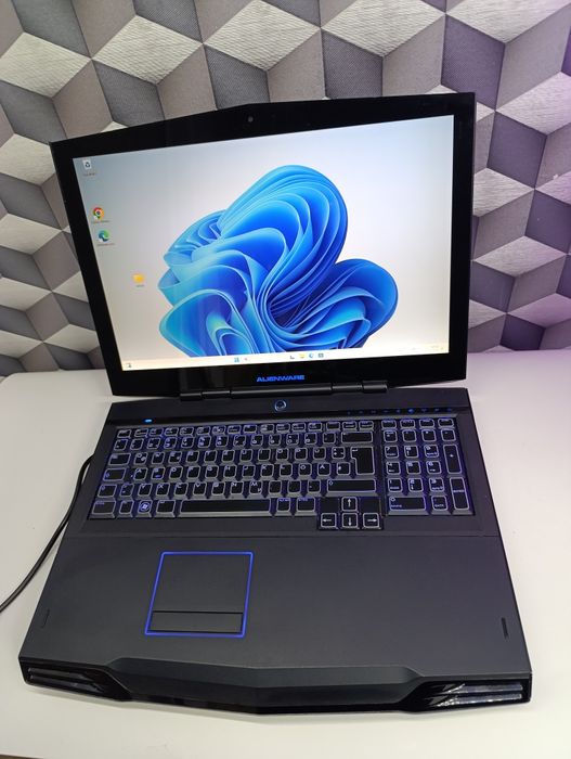 Laptop de colecție impecabil Dell alienware 17 inch model m17x
