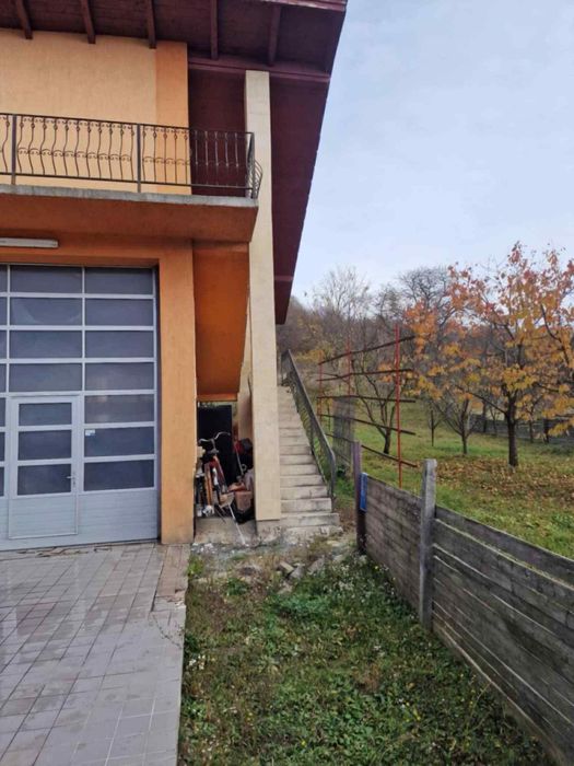 Închiriez service auto/hala