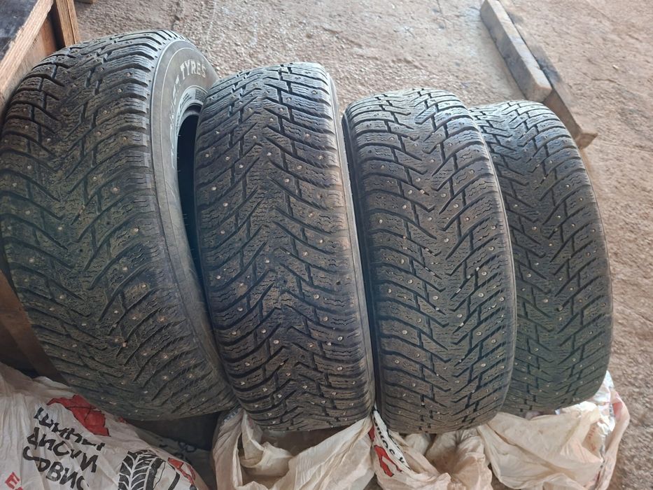 Продам зимные шипованные шины