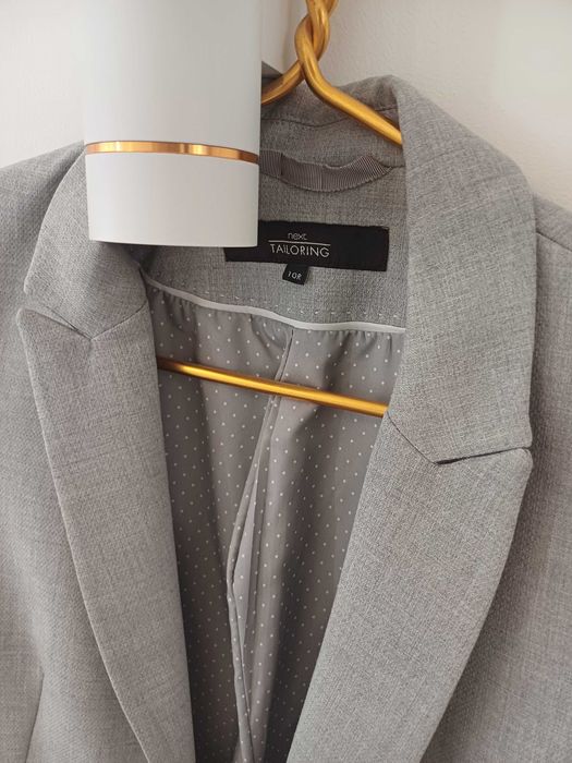 Брючный костюм от бренда Next