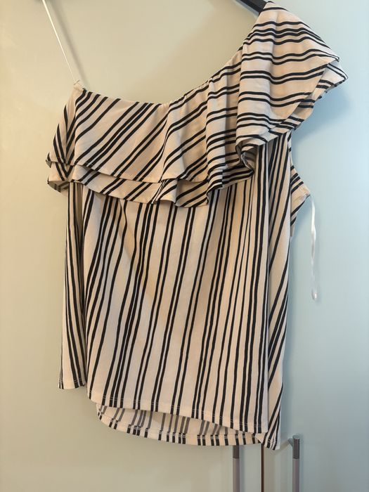 Bluza h&m noua pe umar