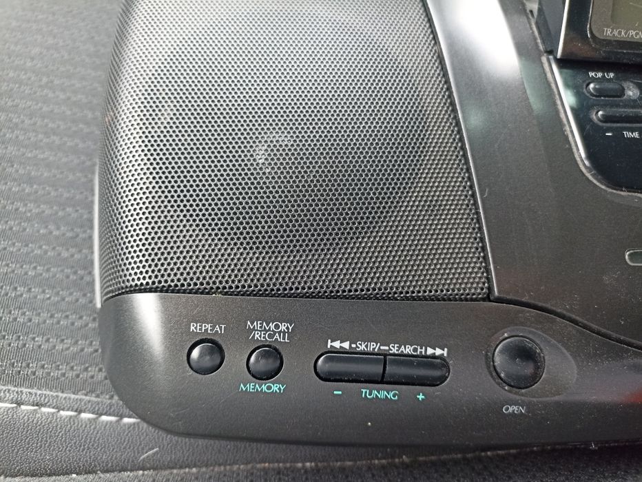 Radio super slim/subtire, portabil (alimentare priza sau baterii), sunet foarte bun, specific Panasonic..