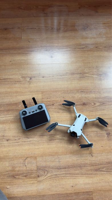 Продам дрон DJi mini 4 pro